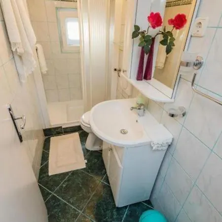 Apartment Roda - One Bedroom With Terrace Mira - St Supetar