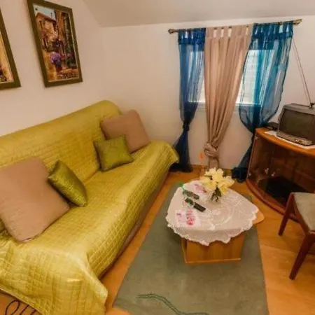 Apartment Roda - One Bedroom With Terrace Mira - St Supetar