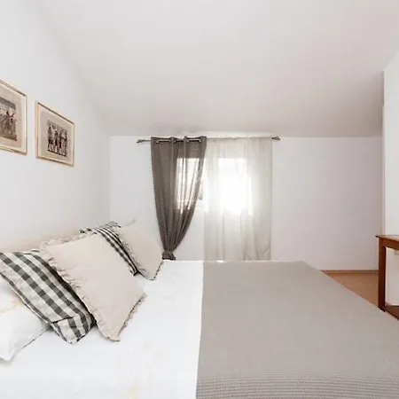 Roda - One Bedroom With Terrace Mira - St * Supetar