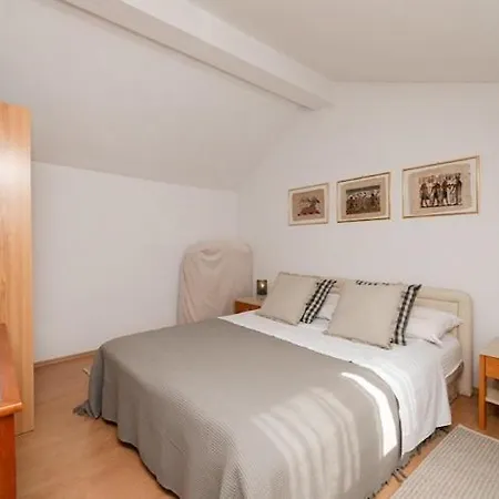Roda - One Bedroom With Terrace Mira - St * Supetar